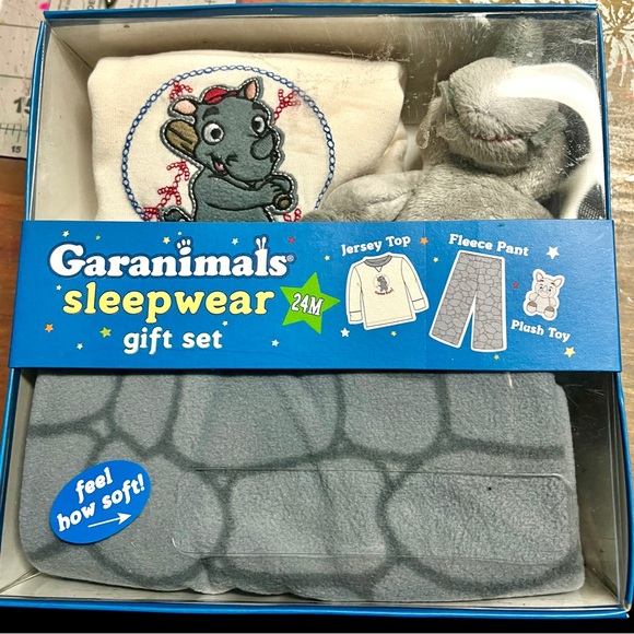 Garanimals Sleepwear Top Pant Plush Toy 3 Pc. Gift Set 24M Polyester Rhino - Picture 1 of 4